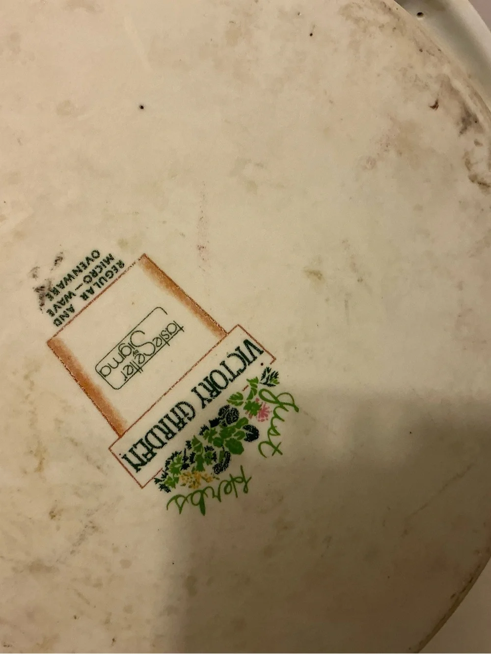 Herb-Themed Ceramic Covered Casserole Dish - White with Green Herb Motif